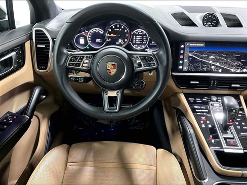 Used 2023 Porsche Cayenne Turbo S image 16