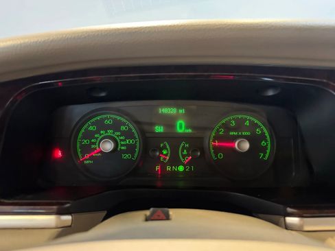 Used 2007 Lincoln Town Car Signature Limited RWD image 12