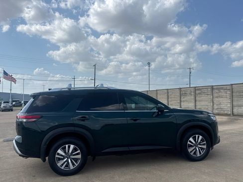 Certified 2023 Nissan Pathfinder SL w/ Black Appearance Package FWD image 24