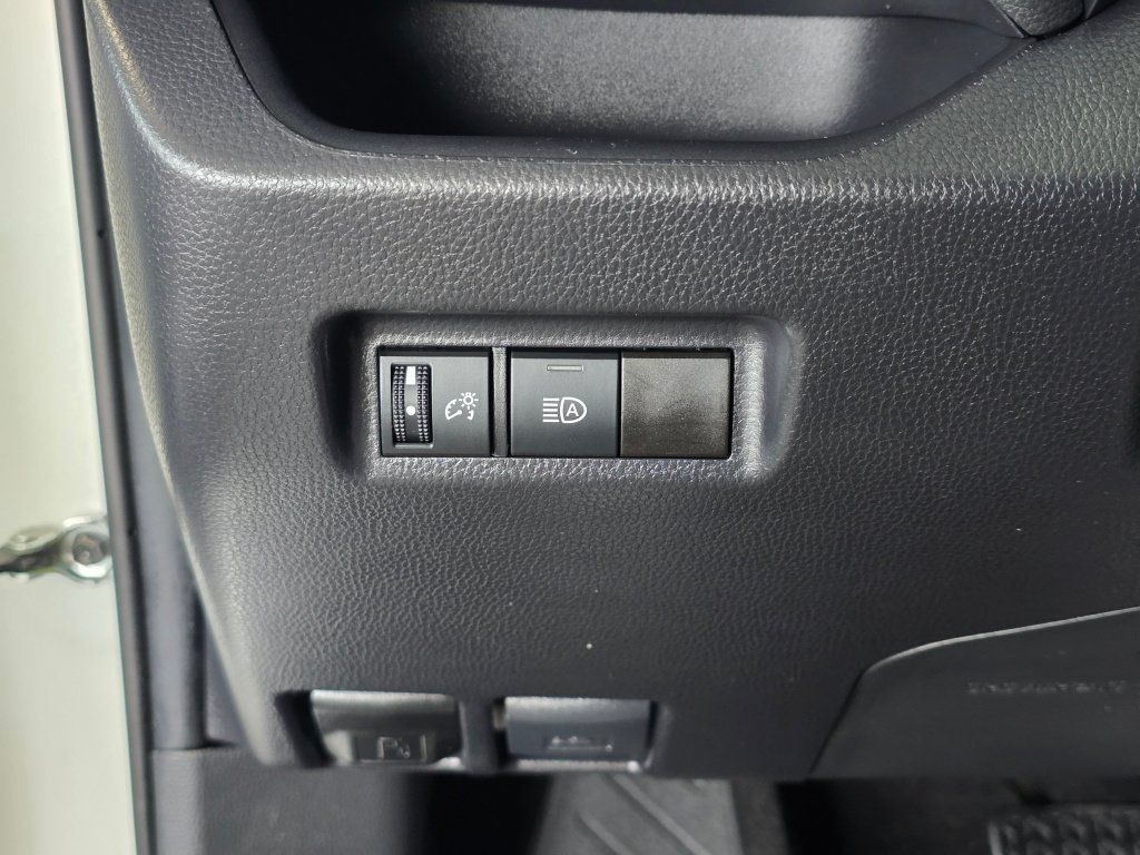 Used 2025 Toyota RAV4 XLE AWD/4WD image 24