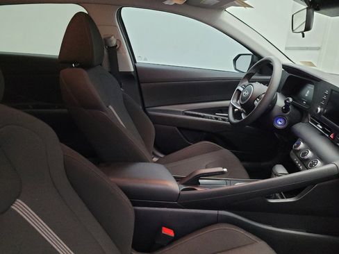 Used 2025 Hyundai Elantra SE FWD image 21