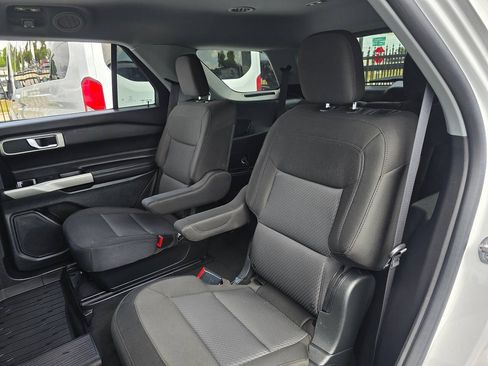 Used 2022 Ford Explorer XLT AWD/4WD image 12