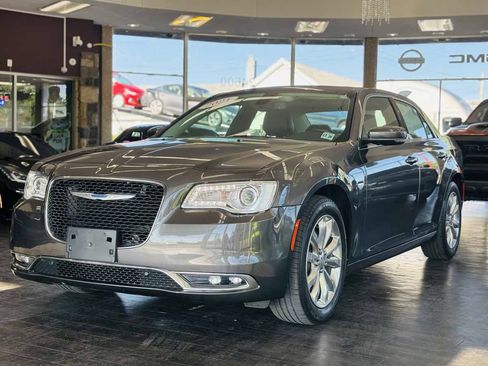 Used 2021 Chrysler 300 Touring L w/ Popular Equipment Group AWD/4WD image 17