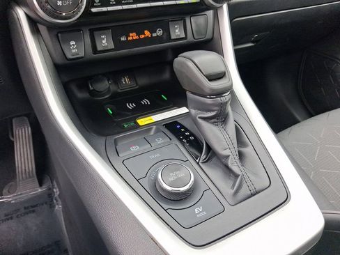 Used 2024 Toyota RAV4 XLE w/ Convenience Package image 23