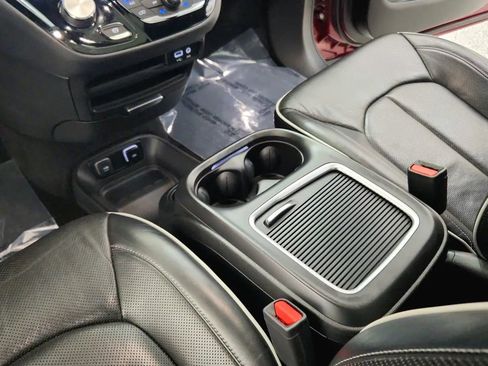 Used 2019 Chrysler Pacifica Limited w/ Advanced Safetytec Group image 34