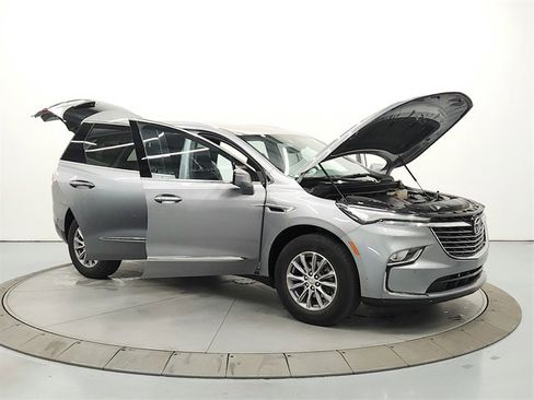 Used 2024 Buick Enclave Premium image 9