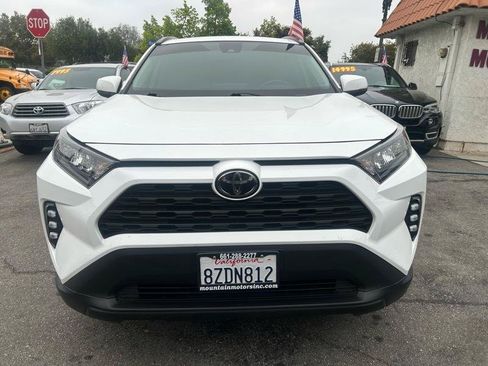 Used 2021 Toyota RAV4 LE AWD/4WD image 2