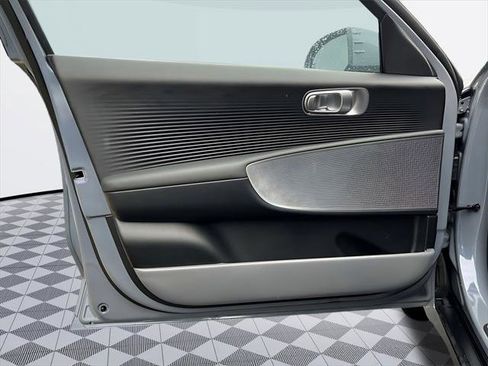 New 2025 Hyundai Ioniq 6 SE image 9