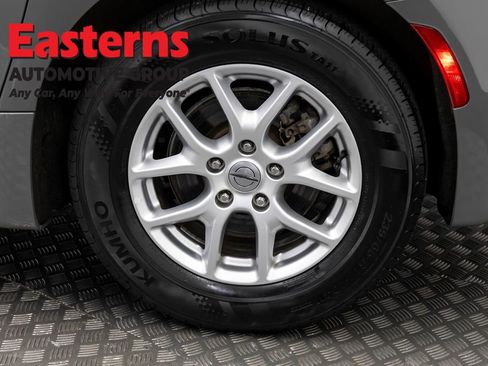 Used 2022 Chrysler Pacifica Touring-L image 35