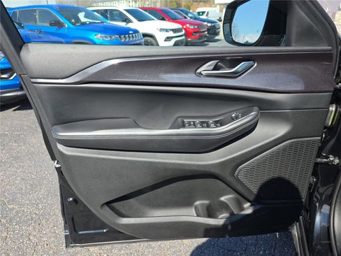 Used 2023 Jeep Grand Cherokee Altitude image 19