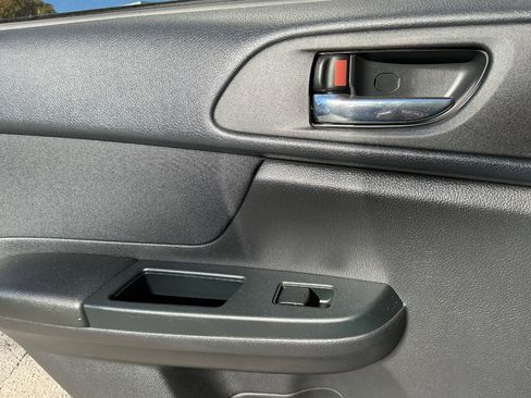 Used 2013 Subaru Crosstrek 2.0i Premium image 16