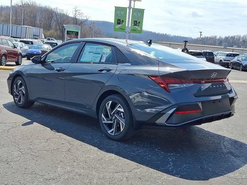 New 2026 Hyundai Elantra Limited FWD image 3