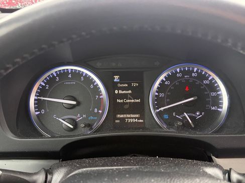 Used 2019 Toyota Highlander XLE FWD image 12