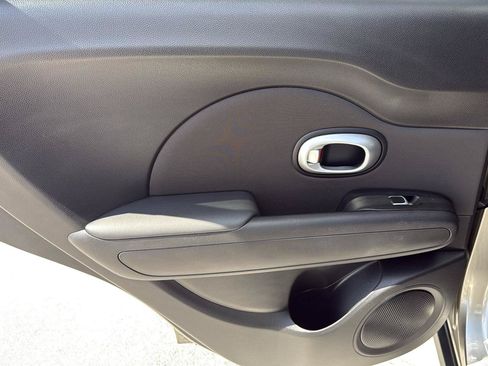 Used 2018 Kia Soul w/ Convenience Package FWD image 25