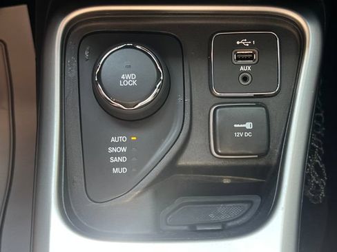 Used 2019 Jeep Compass Latitude AWD/4WD image 24