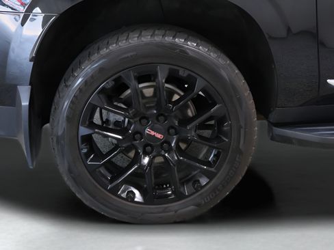 Used 2023 GMC Yukon XL SLT w/ SLT Premium Package AWD/4WD image 34