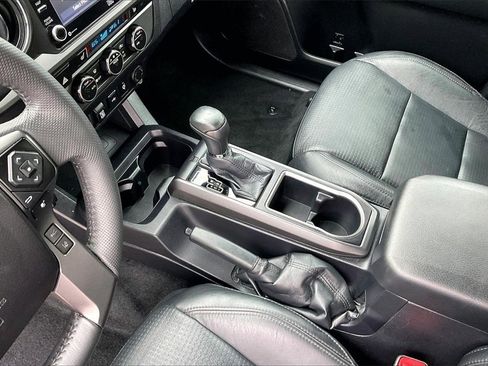 Used 2021 Toyota Tacoma TRD Off-Road w/ TRD Premium Off Road Package image 15