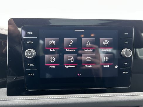 Certified 2025 Volkswagen Jetta SEL image 17