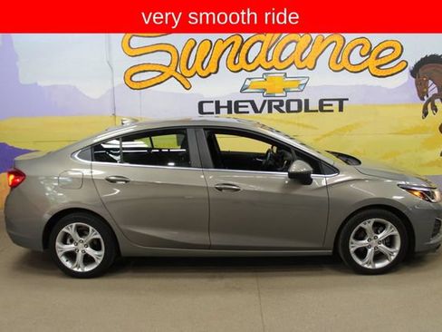Used 2019 Chevrolet Cruze Premier FWD image 1