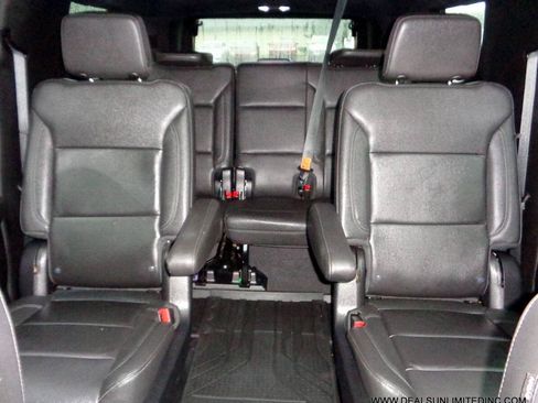 Used 2022 Chevrolet Suburban LT w/ LT Signature Plus Package AWD/4WD image 19