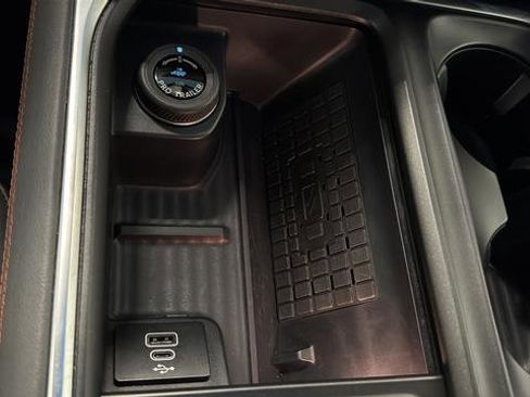 Used 2025 Ford Expedition Active AWD/4WD image 34