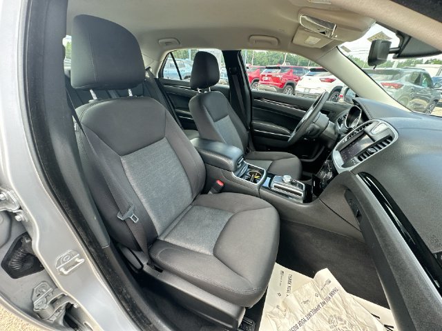 Used 2023 Chrysler 300 Touring w/ Sport Appearance Package RWD image 31