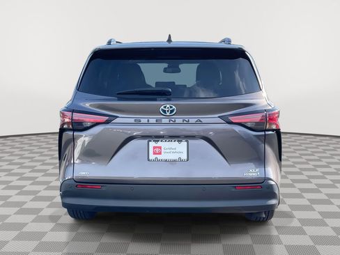 Used 2022 Toyota Sienna XLE image 6