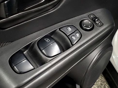 Used 2018 Nissan Kicks S image 24