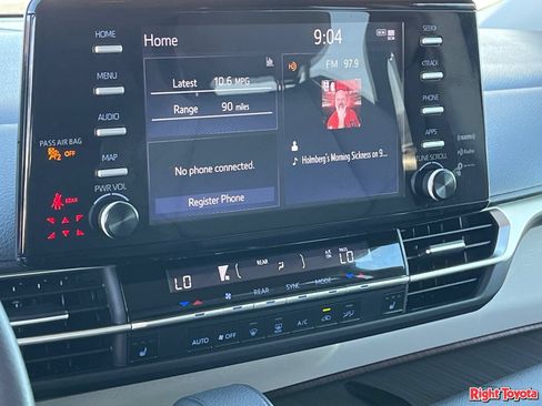 Certified 2024 Toyota Sienna XLE FWD image 28