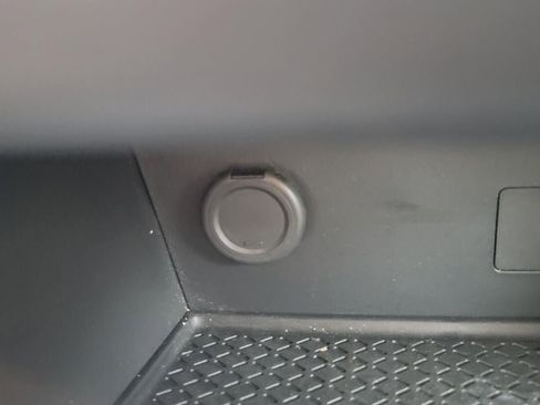 Certified 2025 Nissan Pathfinder SV w/ Black Appearance Package image 23