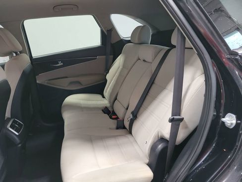 Used 2016 Kia Sorento LX image 23