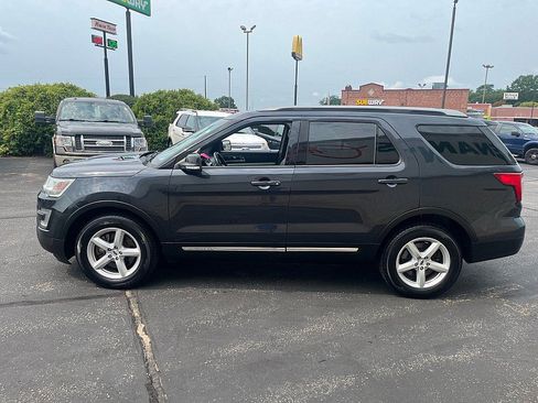 Used 2017 Ford Explorer XLT w/ Equipment Group 202A AWD/4WD image 5