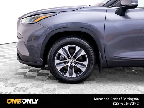 Used 2024 Toyota Highlander XLE FWD image 36