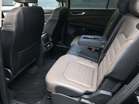 Used 2025 Volkswagen Atlas SEL image 24