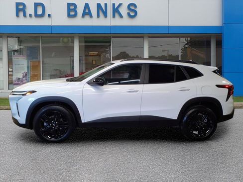 Certified 2024 Chevrolet Trax ACTIV w/ Sunroof Package image 2