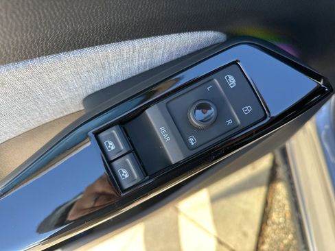 New 2025 Volkswagen ID.4 Pro image 11