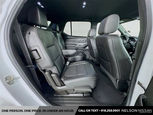 Used 2022 Chevrolet Traverse LT image 27