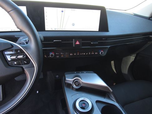 Used 2024 Kia EV6 Light image 17