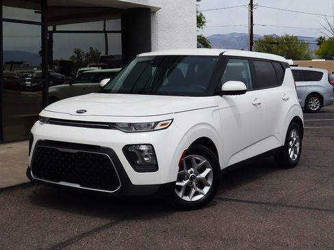 Used 2021 Kia Soul S image 2