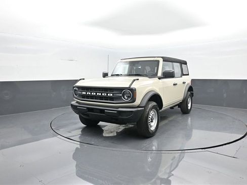 New 2025 Ford Bronco 4-Door image 3