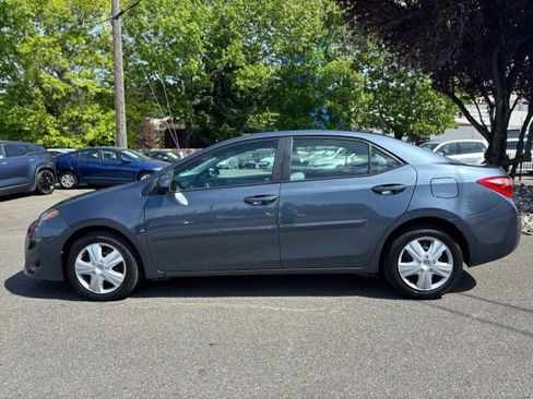 Used 2018 Toyota Corolla LE image 4