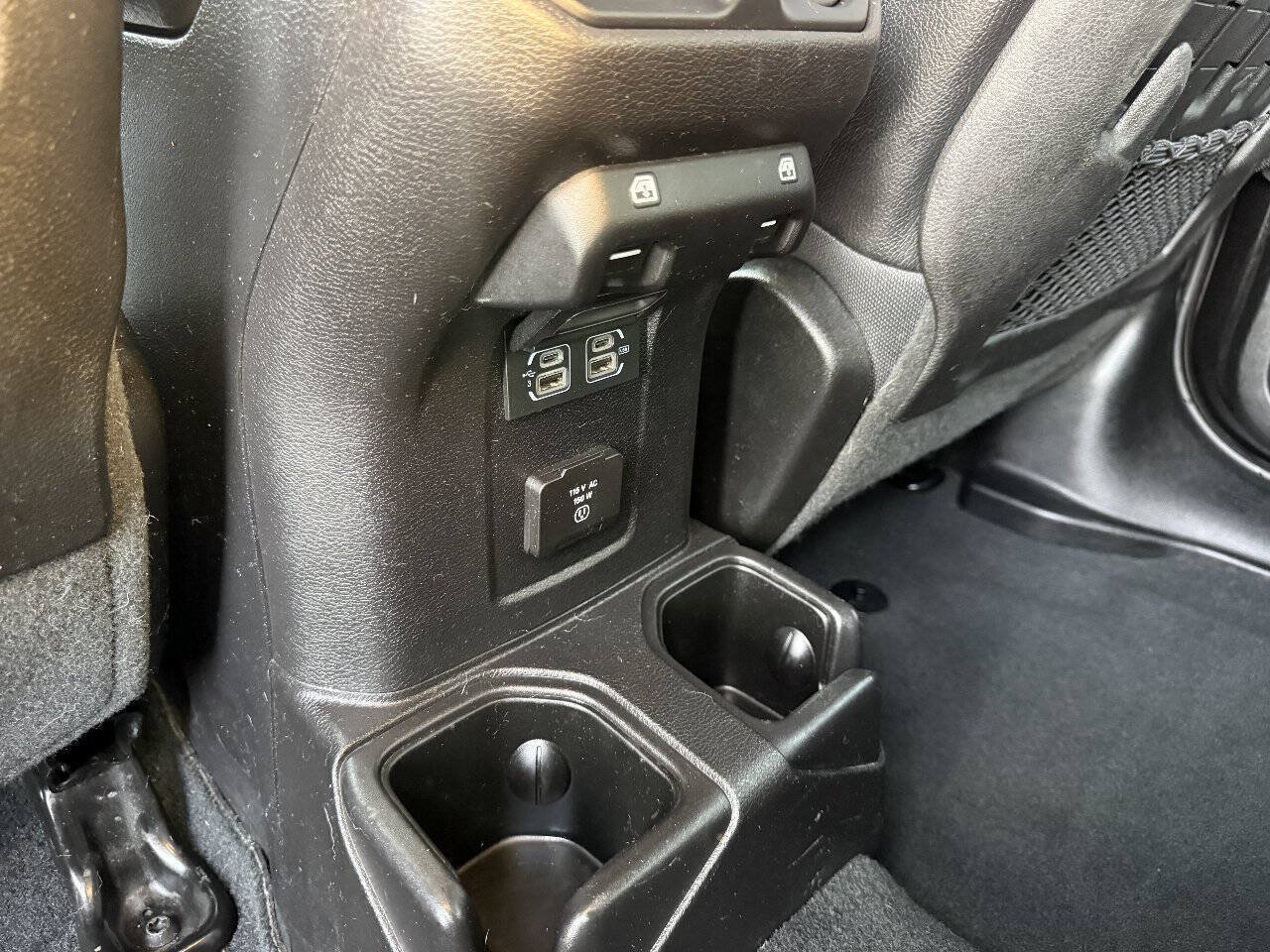 Used 2018 Jeep Wrangler Unlimited Rubicon AWD/4WD image 24