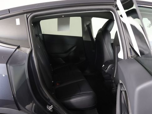 Used 2024 Tesla Model Y Long Range RWD image 40