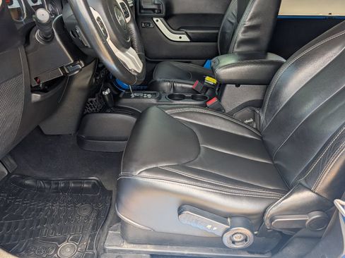 Used 2014 Jeep Wrangler Sahara AWD/4WD image 8