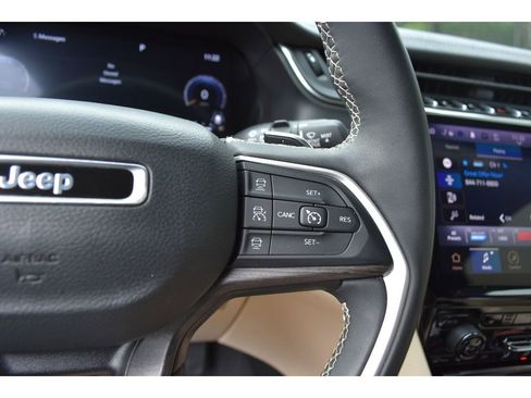 Used 2023 Jeep Grand Cherokee Limited image 21