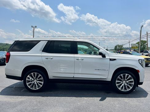 Used 2021 GMC Yukon Denali w/ Denali Premium Package image 6
