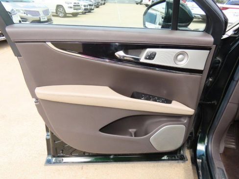 Used 2021 Lincoln Nautilus Reserve w/ Equipment Group 202A image 24