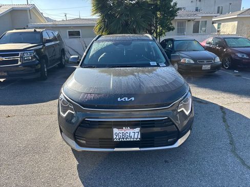 Used 2023 Kia Niro EX Touring image 2