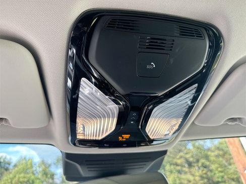 Used 2023 BMW X7 xDrive40i w/ Premium Package image 19