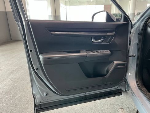 Used 2025 Honda CR-V LX image 15